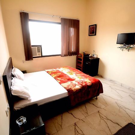 Hotel Mehra Inn Amritsar Zewnętrze zdjęcie