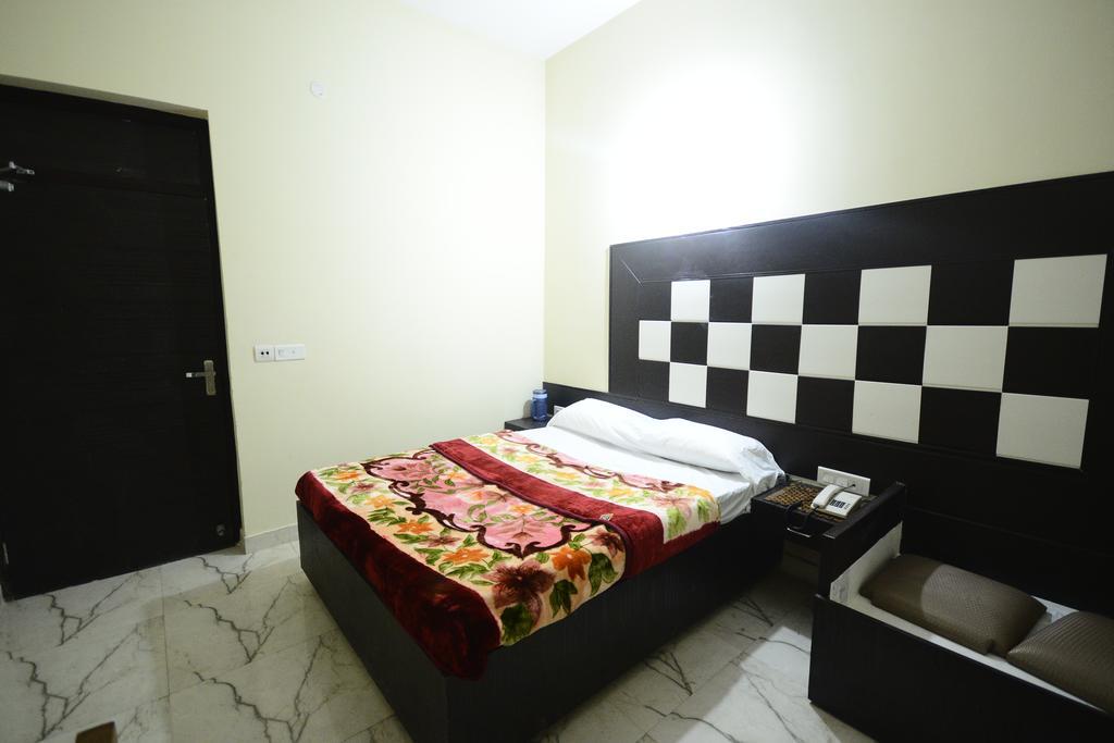 Hotel Mehra Inn Amritsar Zewnętrze zdjęcie